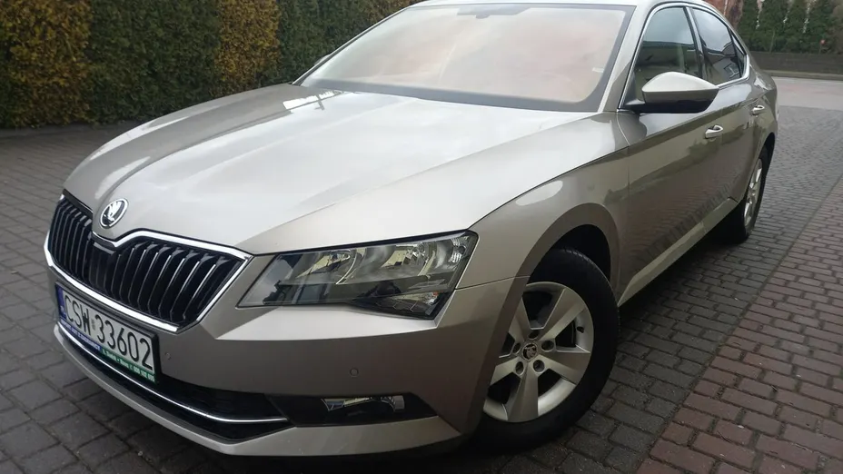 SKODA Superb -
