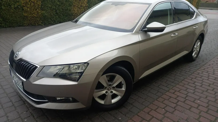 SKODA Superb -