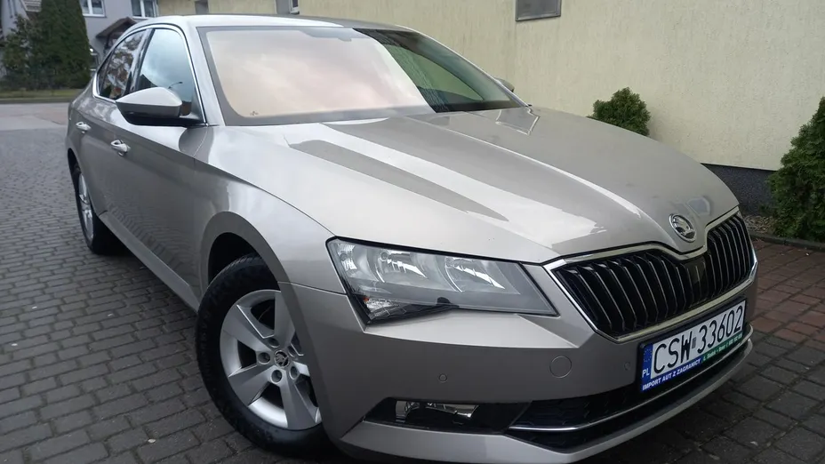 SKODA Superb -