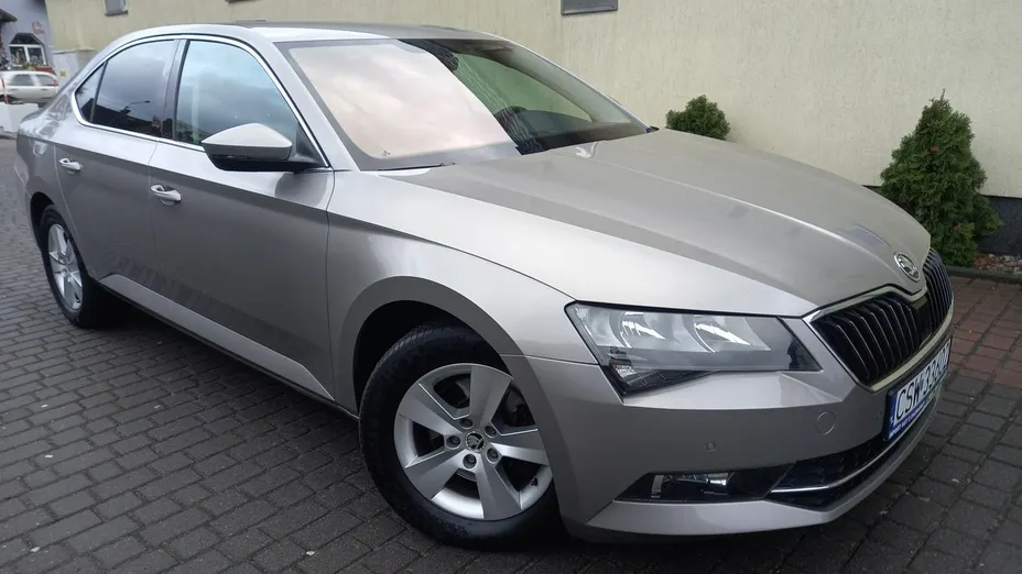 SKODA Superb -