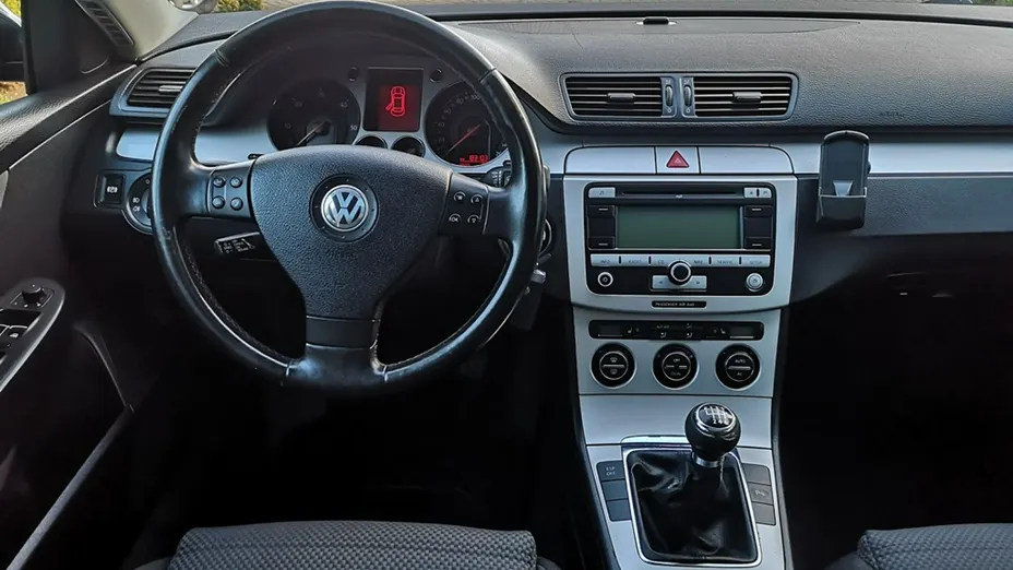 VOLKSWAGEN Passat -