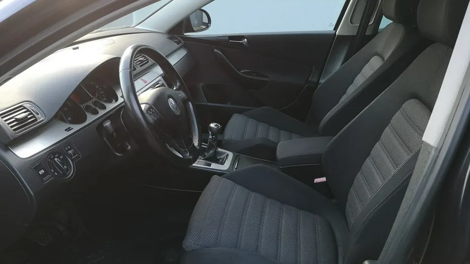 VOLKSWAGEN Passat -
