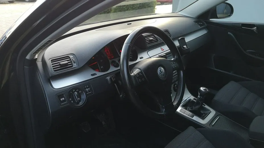 VOLKSWAGEN Passat -