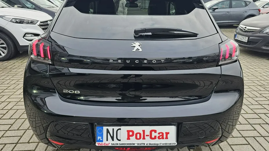 PEUGEOT 208 -