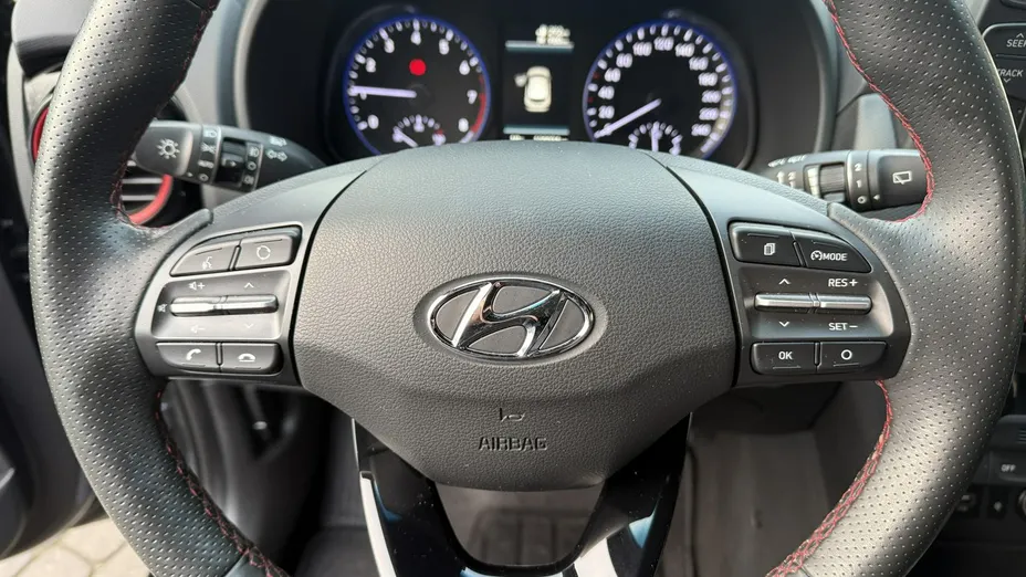 HYUNDAI Kona -
