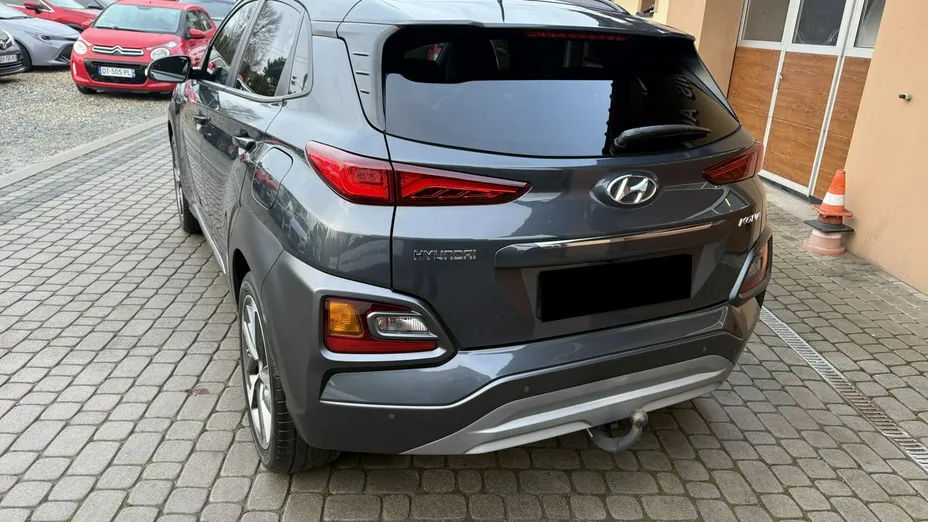 HYUNDAI Kona -
