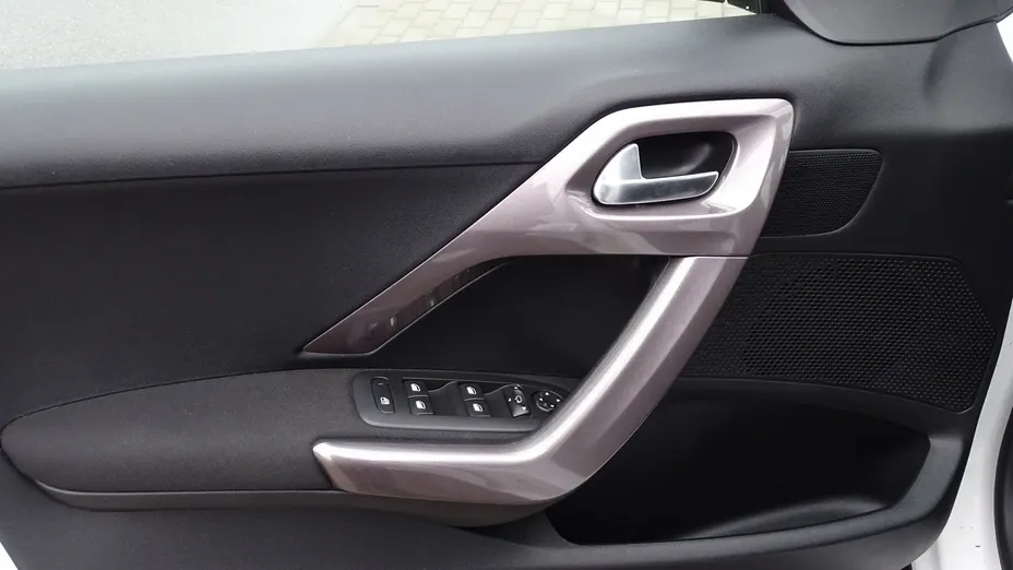 PEUGEOT 2008 -