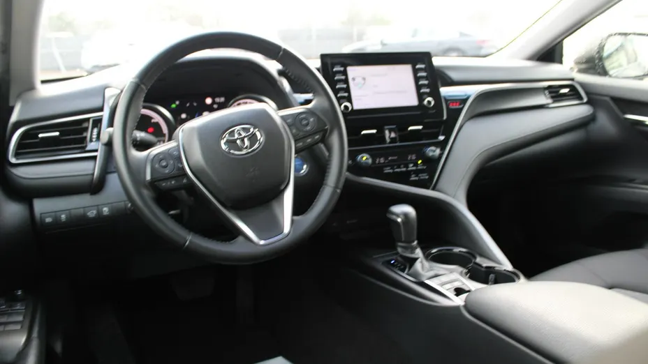 TOYOTA Camry -