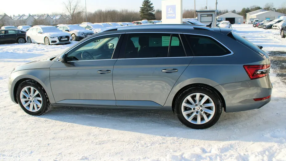 SKODA Superb -