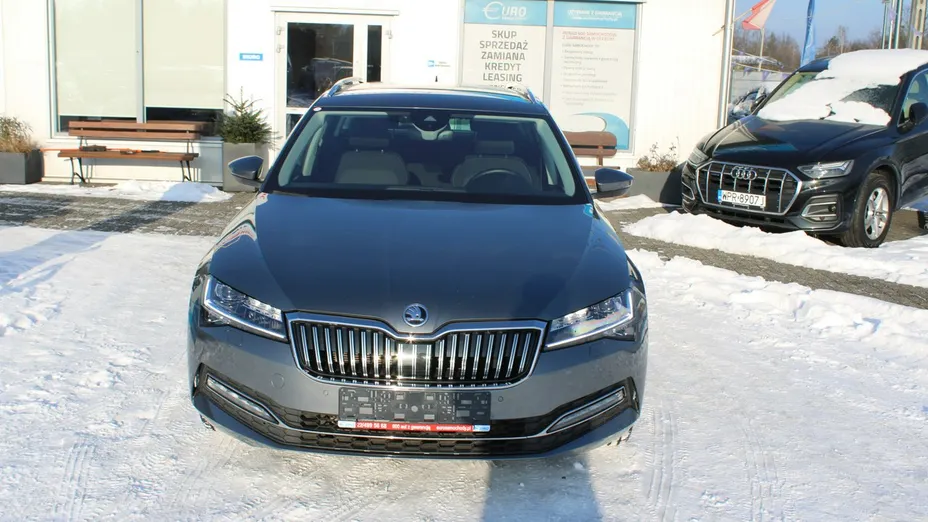 SKODA Superb -