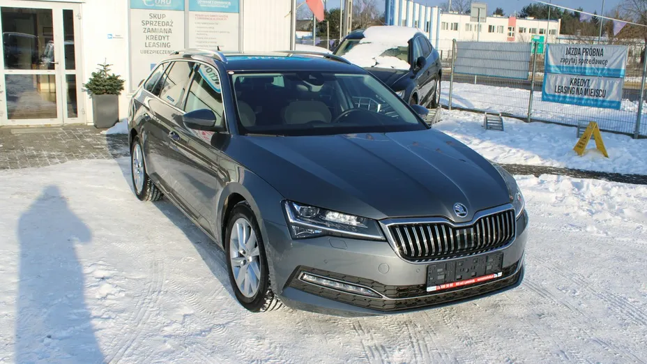 SKODA Superb -