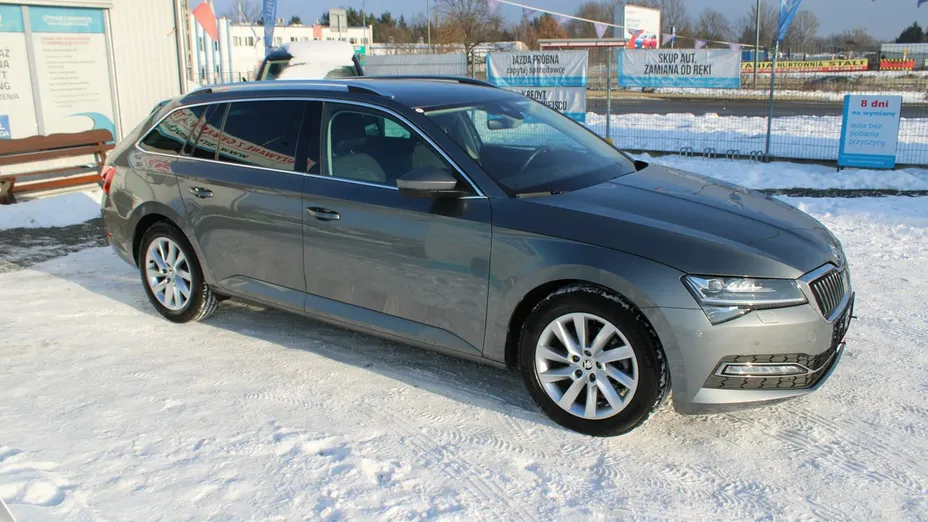SKODA Superb -