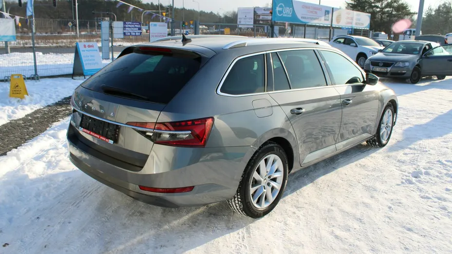 SKODA Superb -
