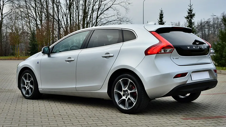 VOLVO V40 -