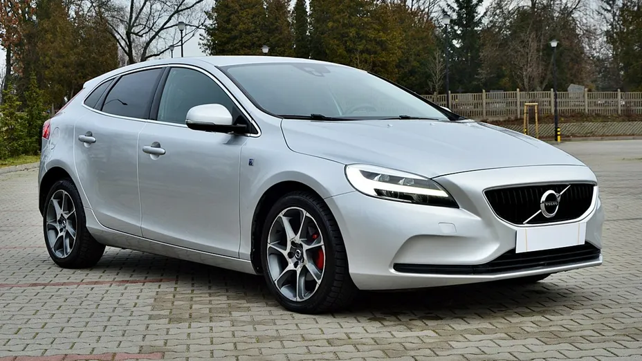 VOLVO V40 -