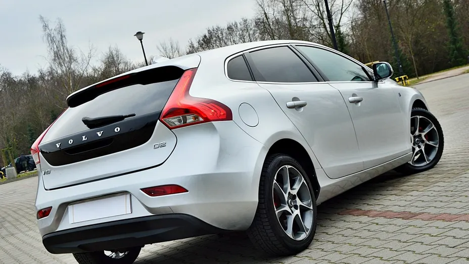 VOLVO V40 -