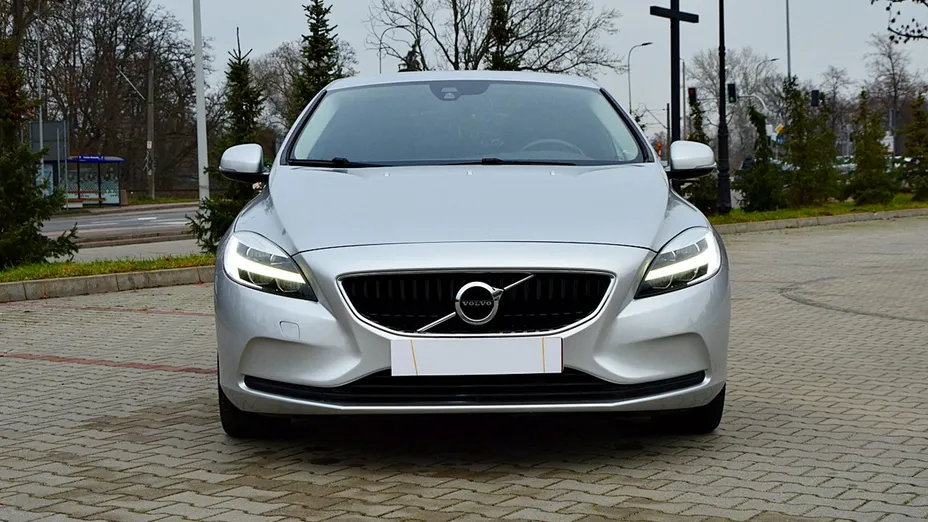 VOLVO V40 -