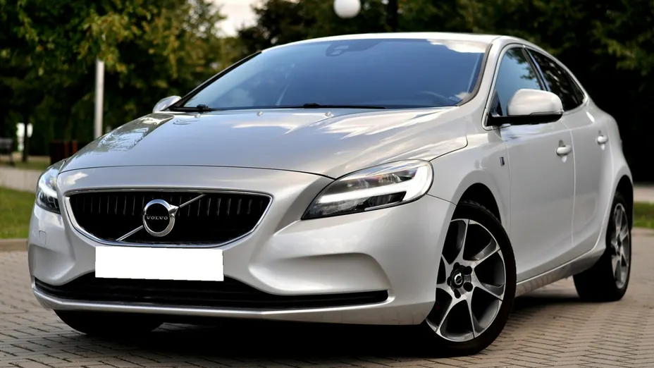 VOLVO V40 -