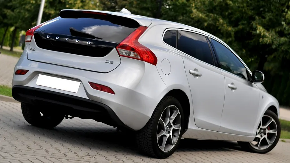 VOLVO V40 -