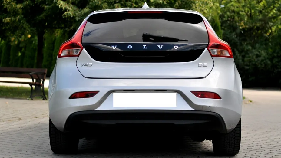 VOLVO V40 -