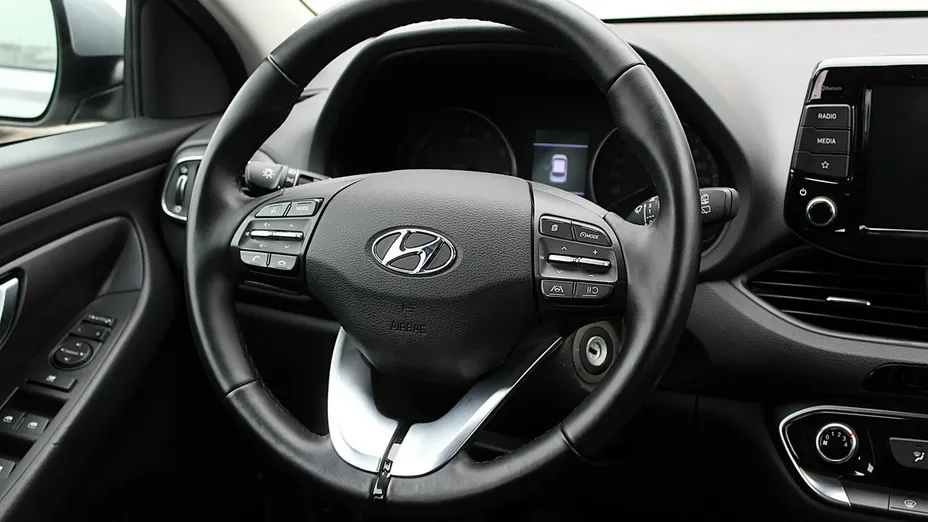 HYUNDAI i30 -