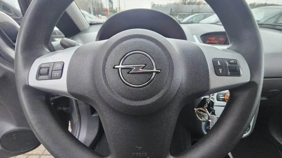 OPEL Corsa -