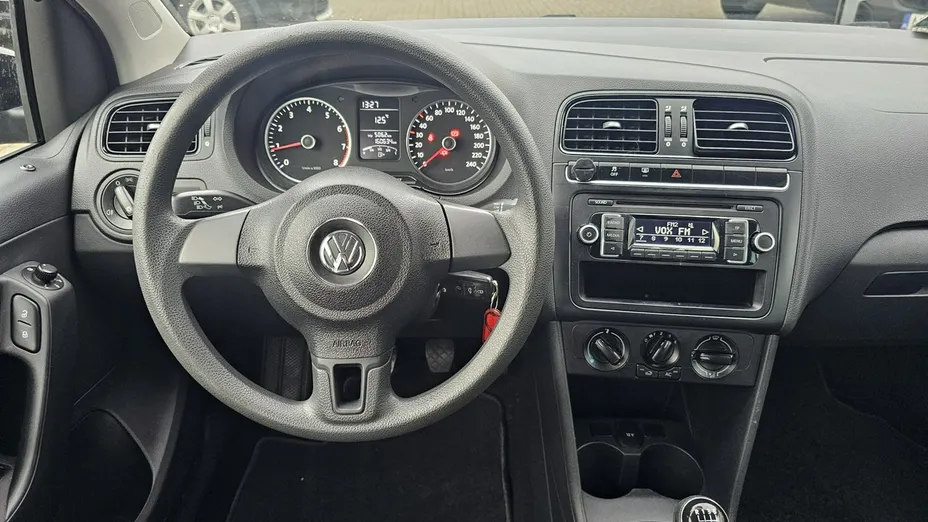 VOLKSWAGEN Polo -