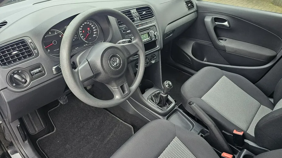 VOLKSWAGEN Polo -