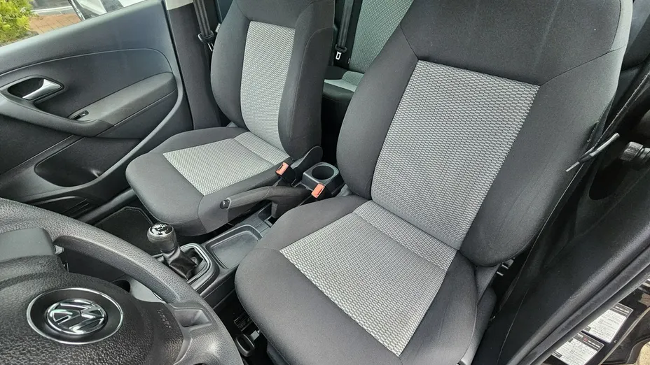 VOLKSWAGEN Polo -