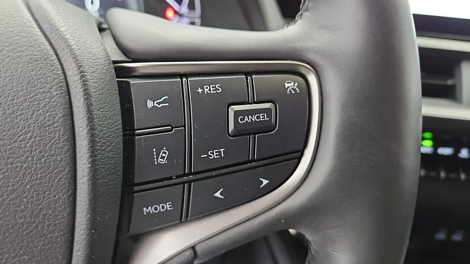 LEXUS UX -