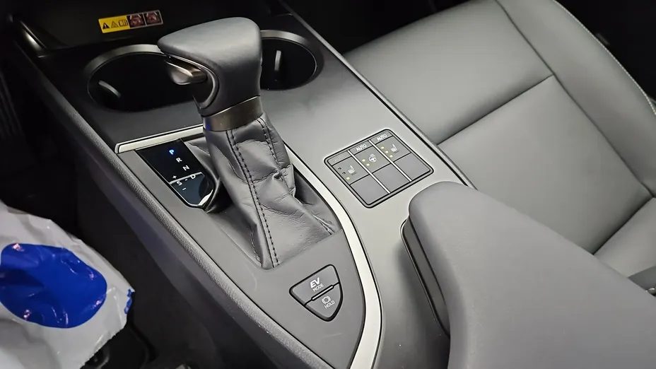 LEXUS UX -