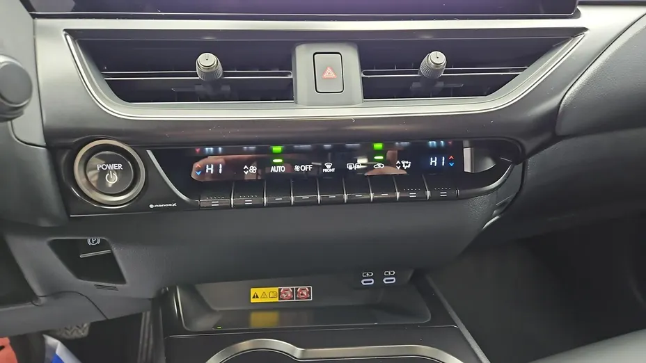 LEXUS UX -