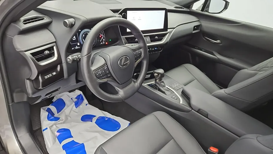 LEXUS UX -