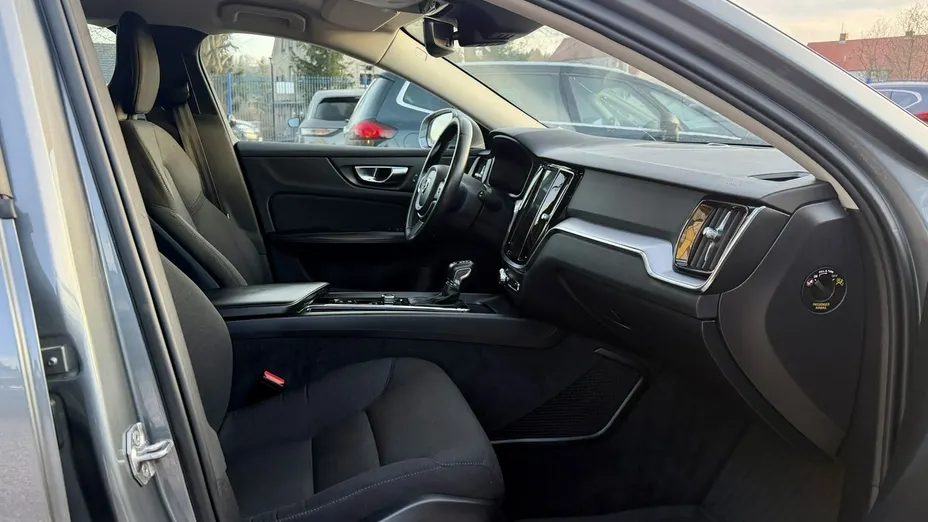 VOLVO V60 -