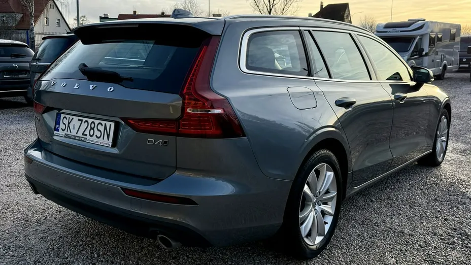 VOLVO V60 -