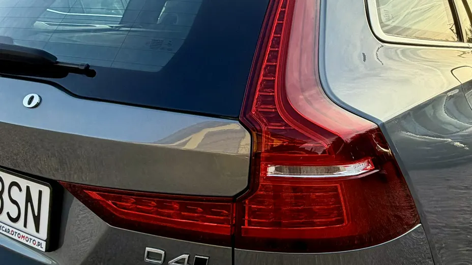 VOLVO V60 -