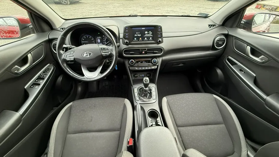 HYUNDAI Kona -