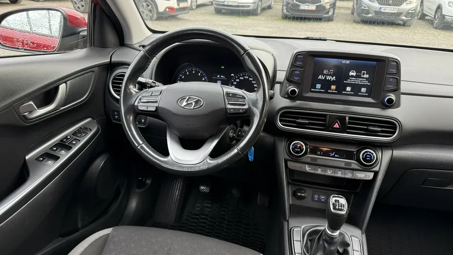 HYUNDAI Kona -