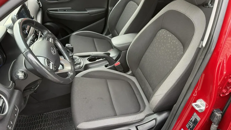 HYUNDAI Kona -