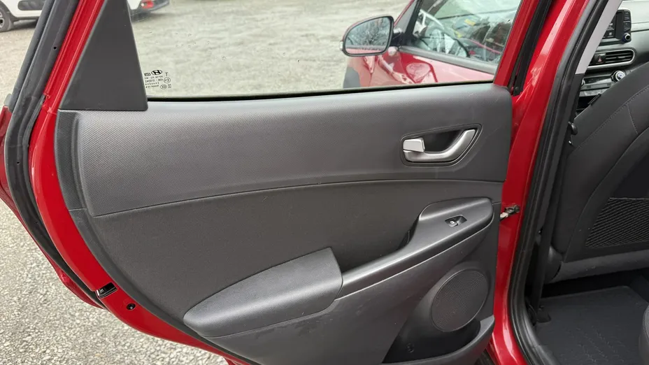 HYUNDAI Kona -