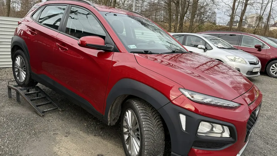 HYUNDAI Kona -