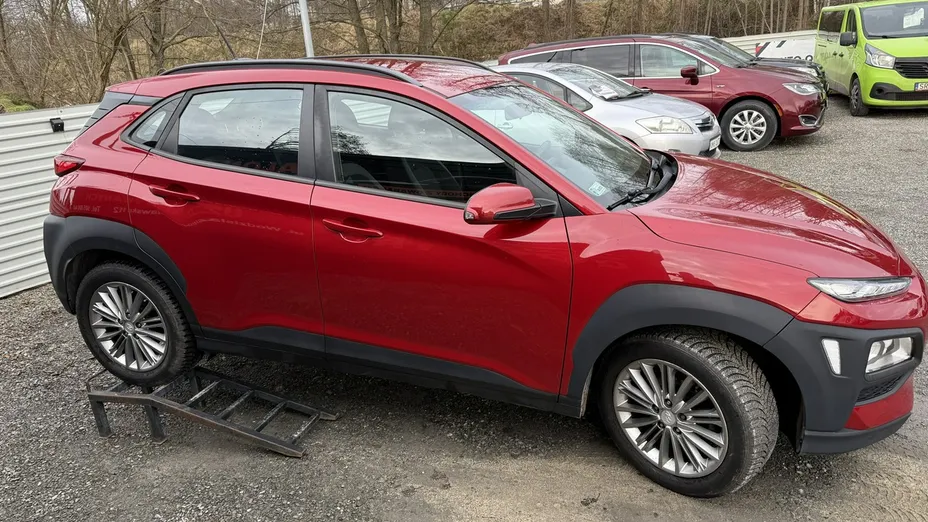HYUNDAI Kona -
