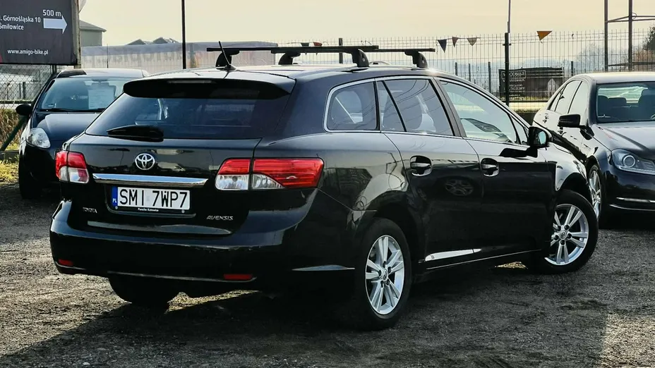 TOYOTA Avensis -