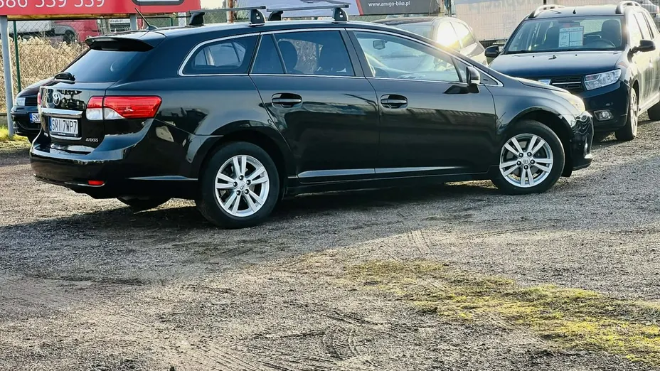 TOYOTA Avensis -