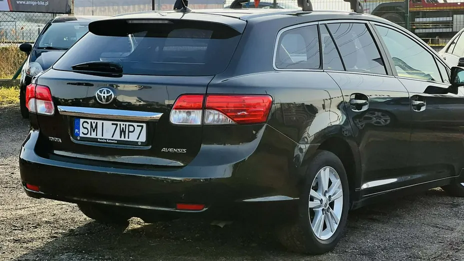 TOYOTA Avensis -