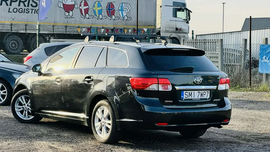 TOYOTA Avensis -