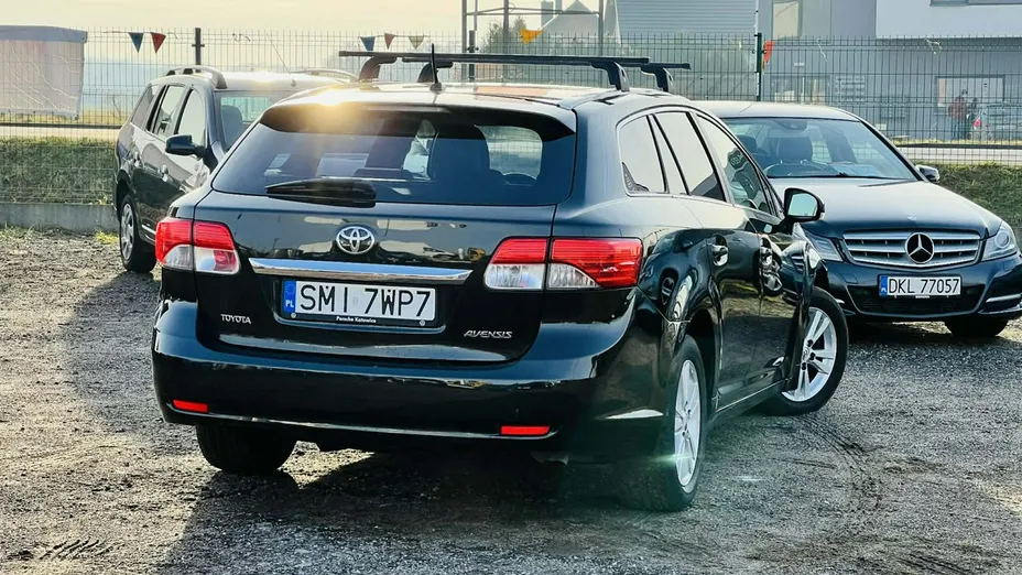 TOYOTA Avensis -