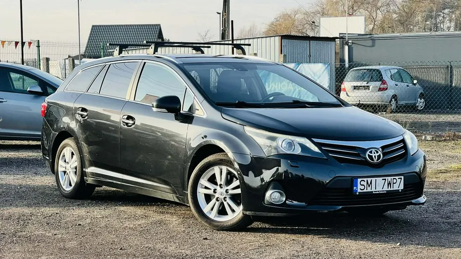 TOYOTA Avensis -