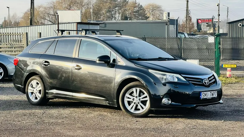 TOYOTA Avensis -