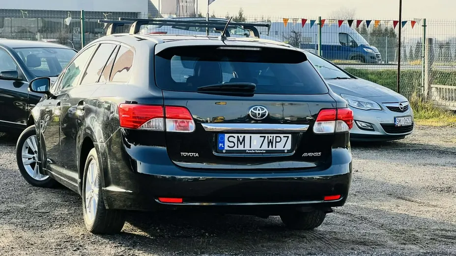 TOYOTA Avensis -